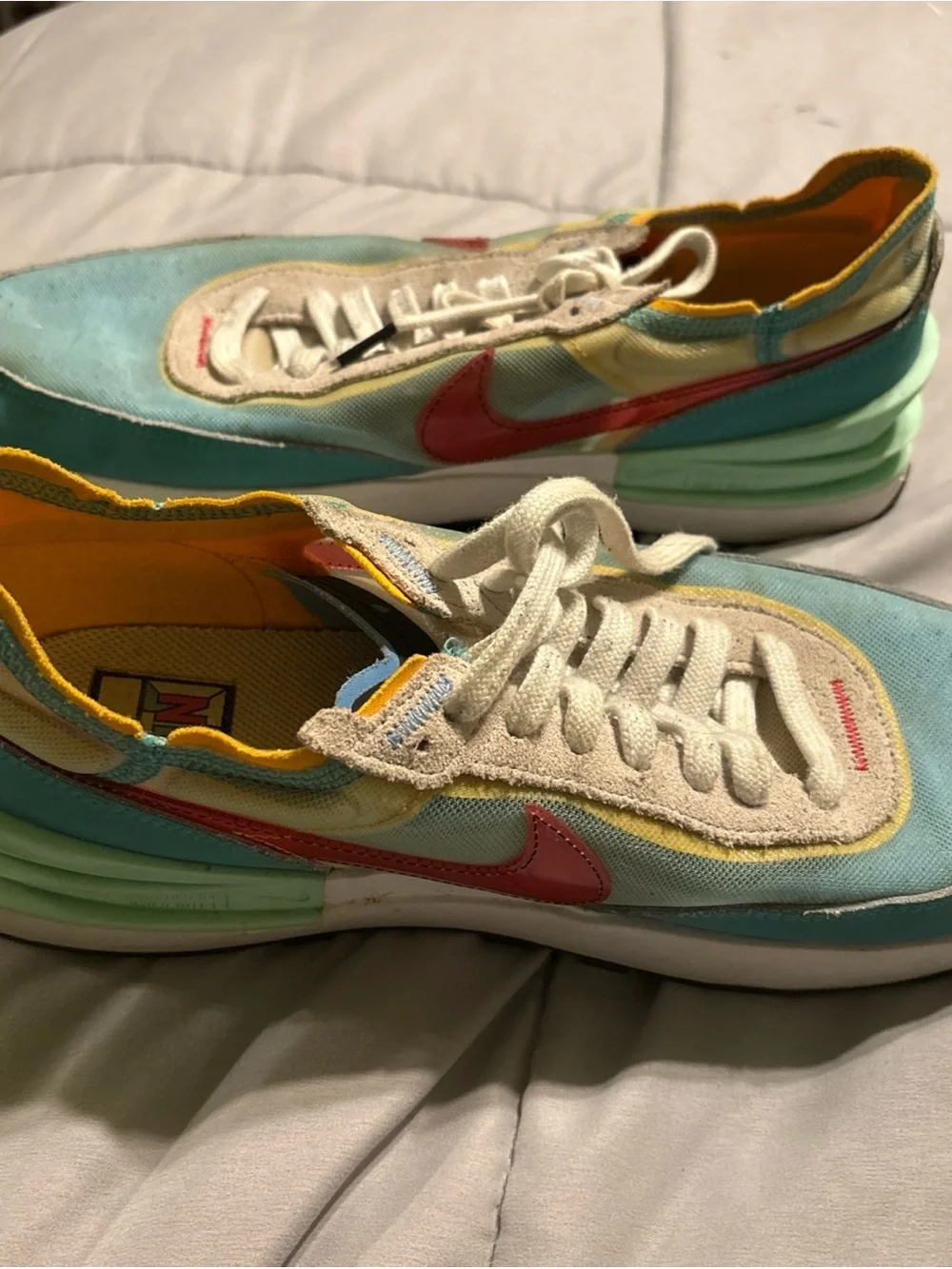 Nike Men's Light Blue & Red Retro Runner Sneakers